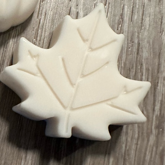 Fall Pumpkin, Acorn & Maple Leaves Goats Milk Hand Crafted Soap - Bundle of 3 - Picture 8 of 8